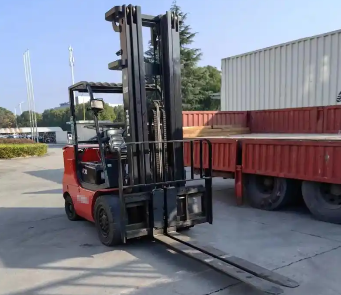 青岛叉车出租电话